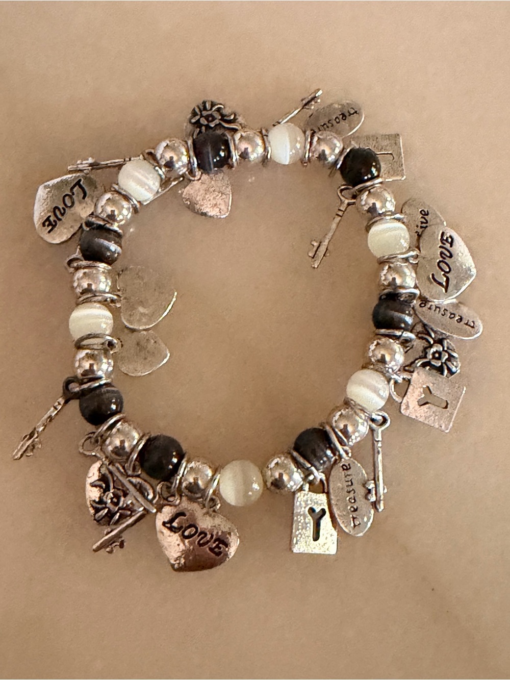 Source Unknown Silver-Tone Charm Bracelet with Black and White Beads